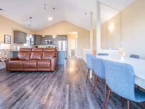 Interior - Coastal Soul - Stunning Soundview's (North Topsail Beach)