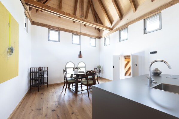 Dining - Apartment 'Ansitz Layshof Turm' with Mountain View, Shared Garden and Wi-Fi (Merano)