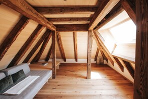 Interior - Apartment 'Ansitz Layshof Turm' with Mountain View, Shared Garden and Wi-Fi (Merano)