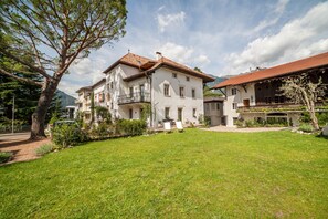Exterior - Apartment 'Ansitz Layshof  Weyer' with Mountain View, Shared Garden and Wi-Fi (Merano)