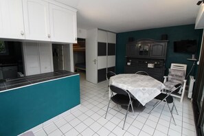 Dining - Apartment 'Le Touquet - Jardin' with Private Terrace, Private Garden and Wi-Fi (Le Touquet-Paris-Plage)