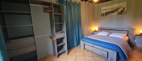 2 bedrooms, iron/ironing board, free WiFi, bed sheets