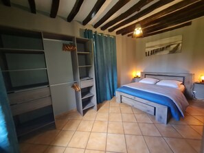2 bedrooms, iron/ironing board, free WiFi, bed sheets - Holiday Home 'Maison Campagne  Dix Kilomtres De' with Private Terrace, Private Garden and Wi-Fi (Hautot-l'Auvray)