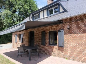 Exterior - Holiday Home 'Maison Campagne  Dix Kilomtres De' with Private Terrace, Private Garden and Wi-Fi (Hautot-l'Auvray)