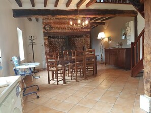 Interior - Holiday Home 'Maison Campagne  Dix Kilomtres De' with Private Terrace, Private Garden and Wi-Fi (Hautot-l'Auvray)