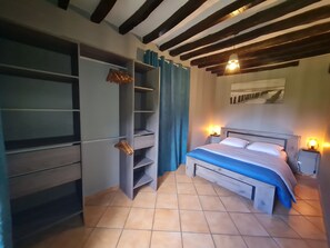 2 bedrooms, iron/ironing board, free WiFi, bed sheets