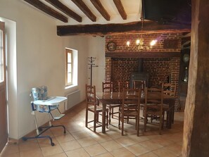 Dining - Holiday Home 'Maison Campagne  Dix Kilomtres De' with Private Terrace, Private Garden and Wi-Fi (Hautot-l'Auvray)