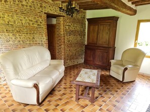 Interior - Holiday Home 'Maison Normande  Proximi De La Mer' with Private Terrace, Private Garden and Wi-Fi (Hautot-l'Auvray)