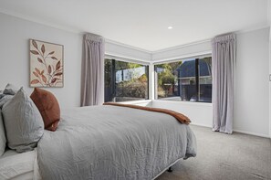 4 bedrooms, desk, iron/ironing board, travel cot