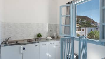 Refrigerador, placa de cocina, cafetera/tetera, tetera/pava eléctrica