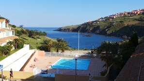 Pool - Holiday Apartment "La Nicrom" with Sea View, Shared Pool & Wi-Fi (Cerbère)