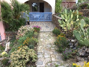 Property grounds - Holiday Apartment "La Nicrom" with Sea View, Shared Pool & Wi-Fi (Cerbère)