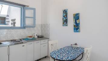 Fridge, stovetop, coffee/tea maker, electric kettle