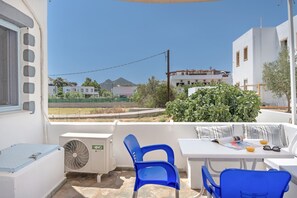 Outdoor dining - Apartment In A Hotel 'Pico Bello Patmos 14' with Mountain View, Wi-Fi and Air Conditioning (Patmos)