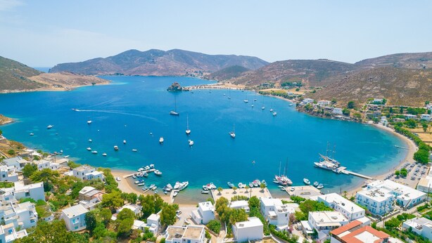 A coastal town with boats docked along the shore, surrounded by hills and clear blue waters. - Apartment In A Hotel 'Pico Bello Patmos 14' with Mountain View, Wi-Fi and Air Conditioning (Patmos)