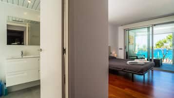 3 bedrooms, free WiFi, bed sheets