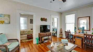 2 bedrooms, iron/ironing board, WiFi, bed sheets