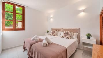 6 Schlafzimmer, BĂŒgeleisen/BĂŒgelbrett, kostenloses WLAN, BettwĂ€sche