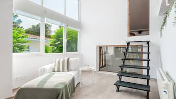 6 bedrooms, iron/ironing board, free WiFi, bed sheets