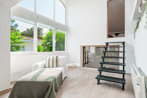 6 bedrooms, iron/ironing board, free WiFi, bed sheets