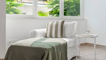 6 bedrooms, iron/ironing board, free WiFi, bed sheets