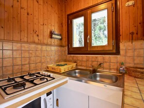 Fridge, microwave, oven, coffee/tea maker