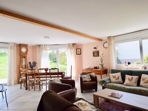 TV - Charming family house, pets allowed, parking, floor heating, pellet stove (Saint-Paul-en-Chablais)
