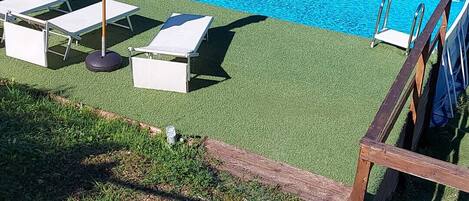 Een verwarmd zwembad