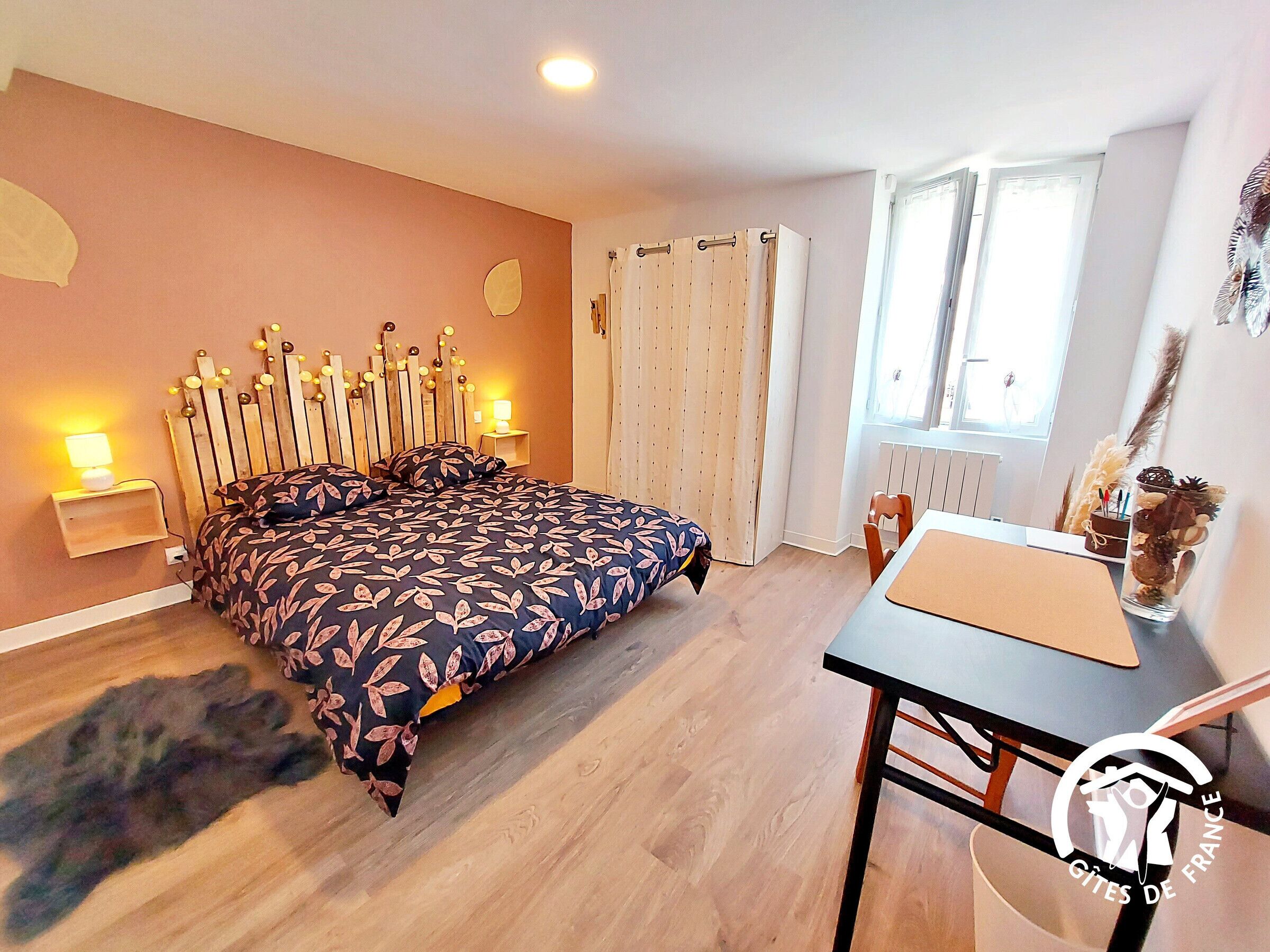 1 bedroom, desk, free WiFi, bed sheets