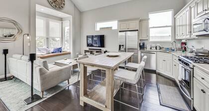 West Oakland 3br/2ba top floor flat ideal for business or family travel