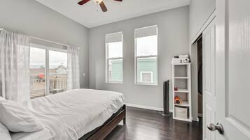 3 bedrooms, iron/ironing board, travel crib, free WiFi