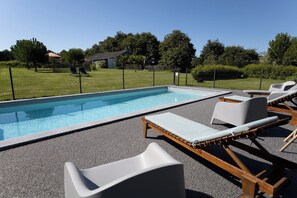 A heated pool - Apartment 'Calme Campagne Piscine' with Shared Pool, Shared Garden and Wi-Fi (Clohars-Fouesnant)