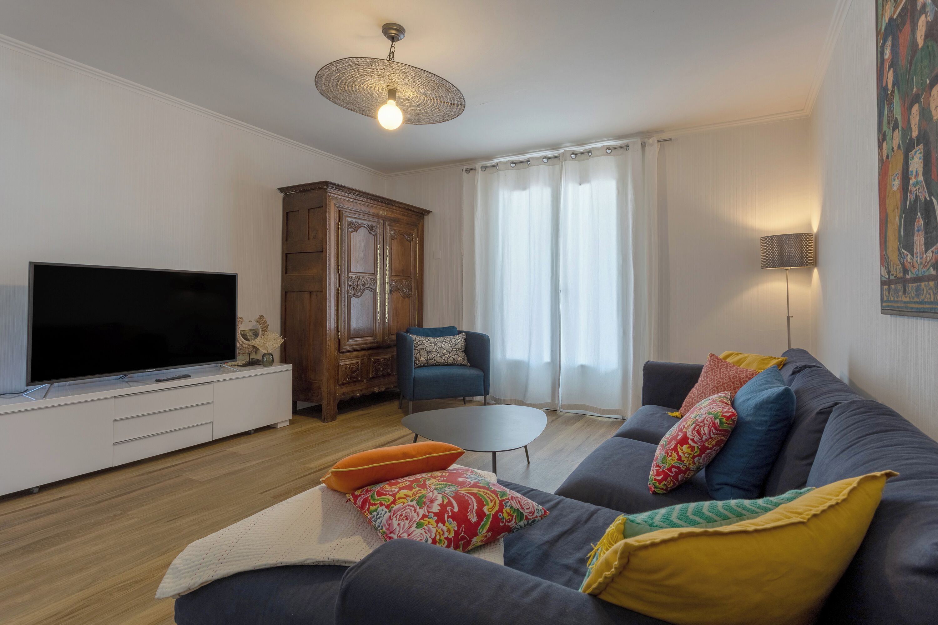 Tv, dvd-afspiller, bordtennisbord