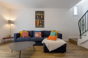 Tv, dvd-afspiller, bordtennisbord