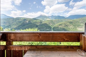Property grounds - Holiday Apartment "Lindenhof Apt 2" with Balcony & Wi-Fi (Vandoies)