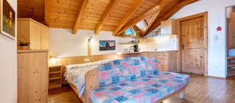 Holiday Apartment "Lindenhof Apt 3" with Balcony & Wi-Fi