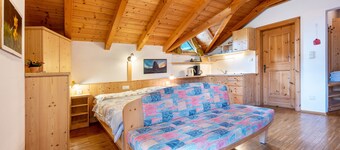 Holiday Apartment "Lindenhof Apt 3" with Balcony & Wi-Fi
