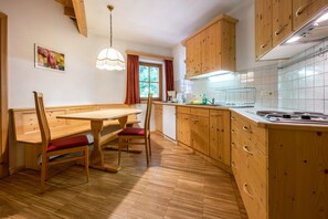 Fridge, oven, stovetop, coffee/tea maker - Holiday Apartment "Lindenhof Apt 4" with Balcony & Wi-Fi (Vandoies)