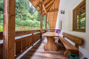 Outdoor dining - Holiday Apartment "Lindenhof Apt 4" with Balcony & Wi-Fi (Vandoies)