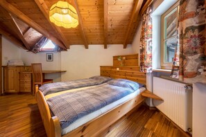 1 bedroom, iron/ironing board, free WiFi, bed sheets - Holiday Apartment "Lindenhof Apt 4" with Balcony & Wi-Fi (Vandoies)