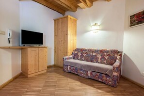 TV, tavolo da ping pong