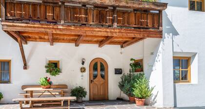Holiday Apartment 'Lindenhof Apt 6' with Shared Garden & Wi-Fi