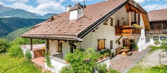 Holiday Apartment 'Lindenhof Apt 6' with Shared Garden & Wi-Fi