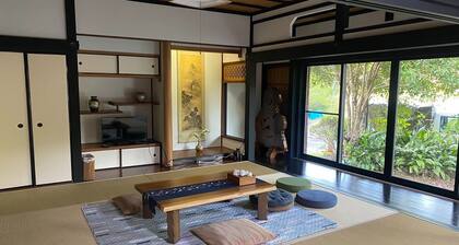 An old private house for rent surrounded by rich n / Nantan Kyōto
