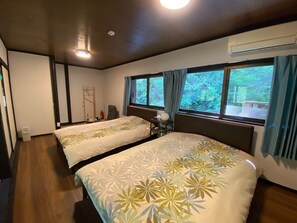 4 bedrooms, desk, iron/ironing board, free WiFi - An old private house for rent surrounded by rich n / Nantan Kyōto (Nantan)