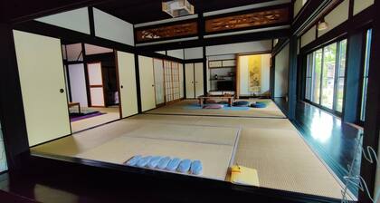 An old private house for rent surrounded by rich n / Nantan Kyōto