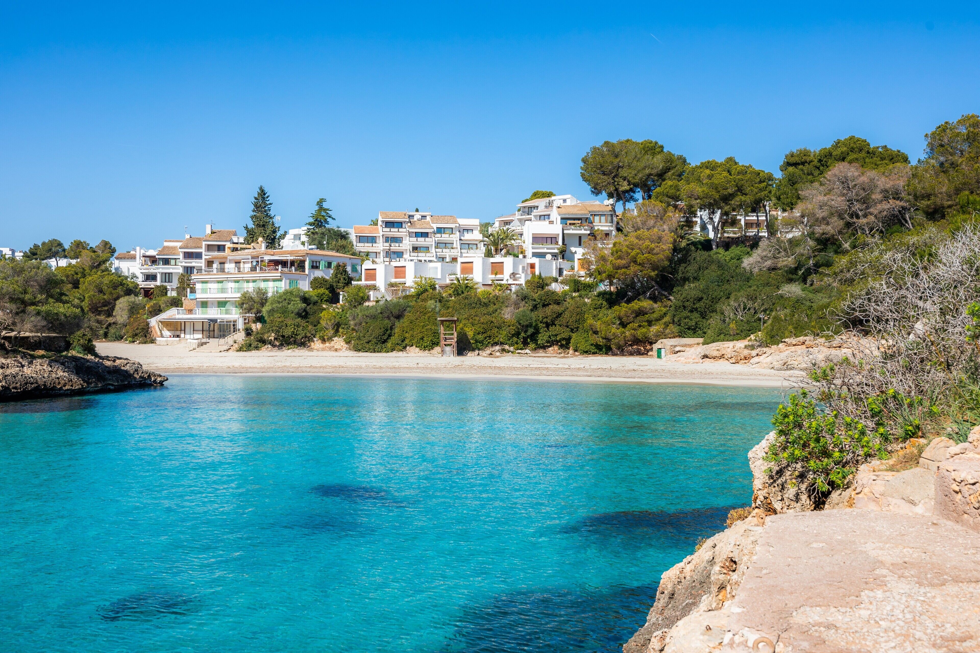 Una spiaggia nelle vicinanze