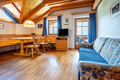 Ferienwohnung "Lindenhof Apt 1" mit Balkon & Wi-Fi