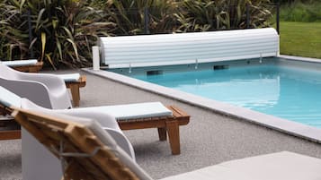 Een verwarmd zwembad