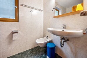 Bañera y toallas